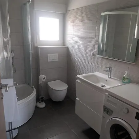 Διαμέρισμα Ac With 2 Bedrooms And 2 Bathrooms-free Private Parking