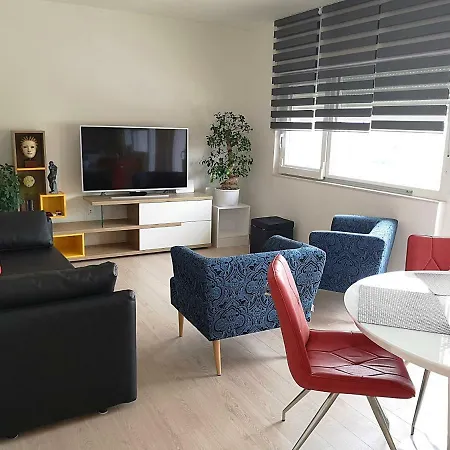 Ac With 2 Bedrooms And 2 Bathrooms-free Private Parking Daire *