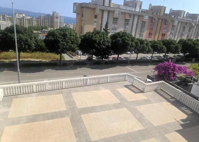 Ac With 2 Bedrooms And 2 Bathrooms-free Private Parking Апартаменти Спліт