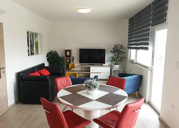 Апартаменти Ac With 2 Bedrooms And 2 Bathrooms-free Private Parking *