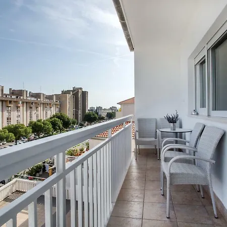 Apartment Ac With 2 Bedrooms And 2 Bathrooms-free Private Parking