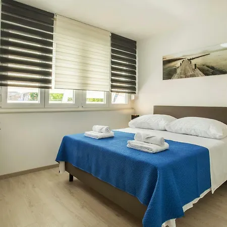Ac With 2 Bedrooms And 2 Bathrooms-free Private Parking Apartment Split