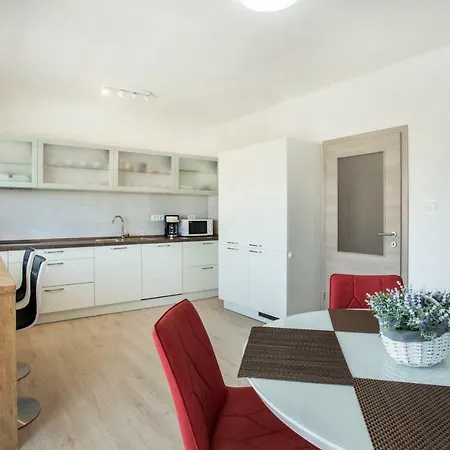 Apartment Ac With 2 Bedrooms And 2 Bathrooms-free Private Parking Split